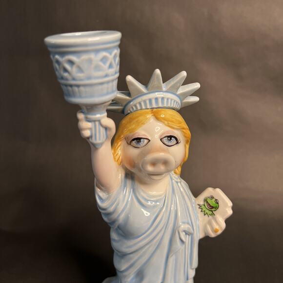 Miss Piggy Muppet Statue of Liberty Figure – Sigma–Vintage Collectible - Picture 3 of 8